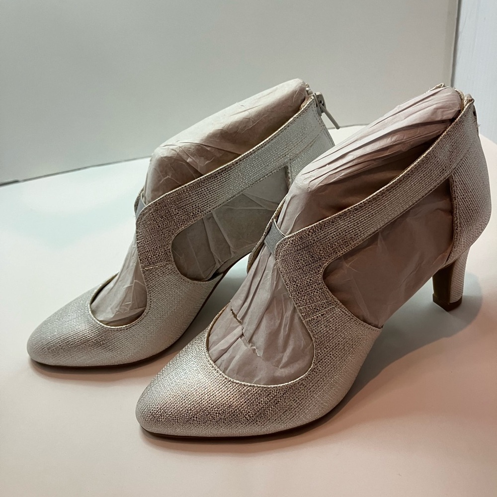 New LifeStride Giovanna 2 Pump, light gold, size 7.5 M